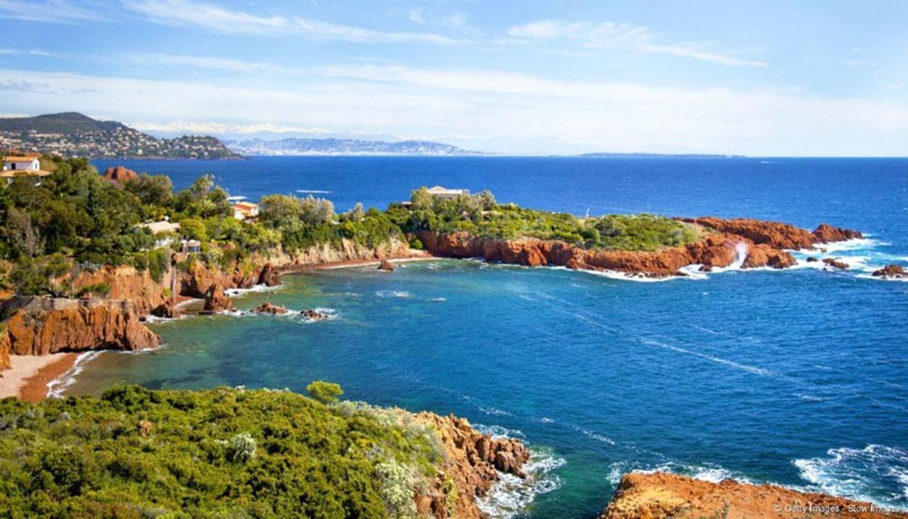 Villa Avec Piscine A Saint-Raphael Et Vue Sur La Montagne Exterior foto
